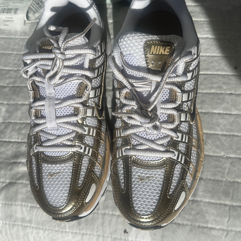 Nike P-6000 GLD Women's Sneakers in Black and White - Picture 7 of 7